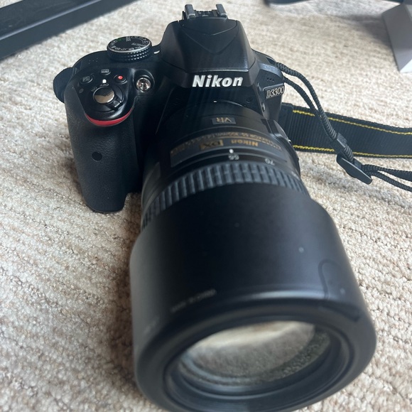 Nikon D3300 + 2 lenses and battery pack with batteries - Picture 2 of 6